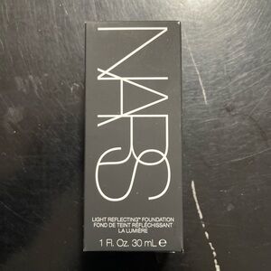 NARS Light Reflecting Foundation